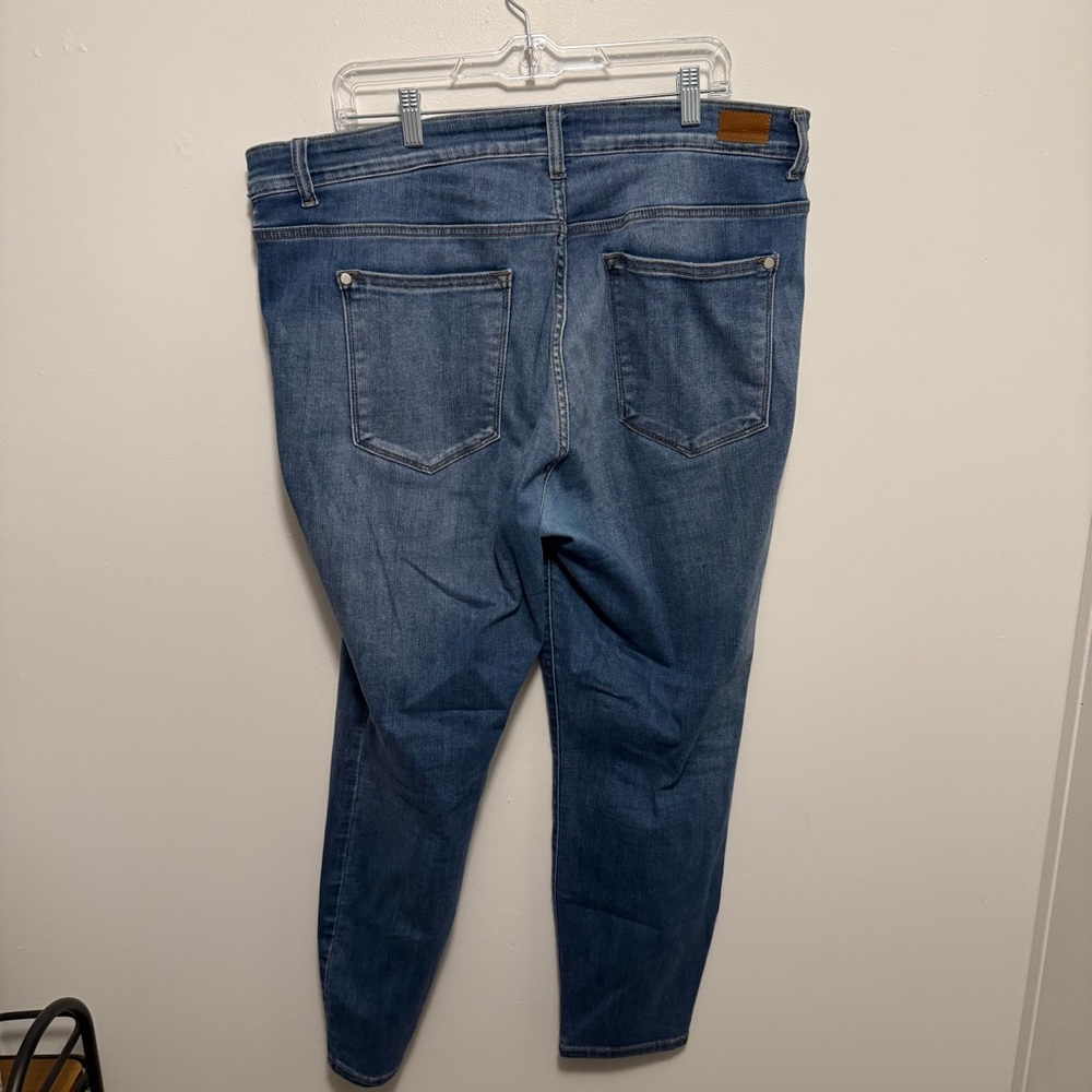 Judy Blue relaxed fit skinny jeans - Picture 2 of 5